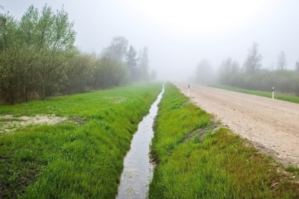 Fossi di confine, chi deve pulirli? Ecco cosa dice la legge