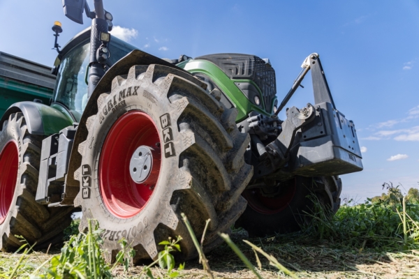 Pneumatici BKT per trattori utility: prestazioni, semplicit&agrave; e versatilit&agrave;