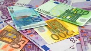 soldi-banconote-euro-by-m-schuppich-adobe-stock-750x500