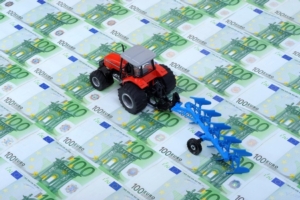 soldi-trattori-macchine-agricole-by-mekcar-adobe-stock-750x499