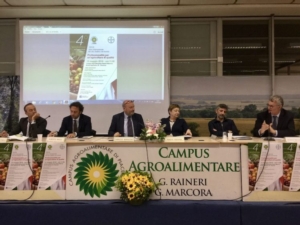 tavolo-relatori-quarto-workshop-agricoltura-italiana-campus-agroalimentare-piacenza-fonte-bayer